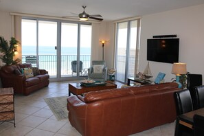 Leilighet, 3 soverom | Oppholdsområde | Flatskjerm-TV