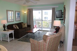 Condo, 2 Bedrooms | Living area
