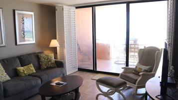 Condo, 2 Bedrooms | Living room