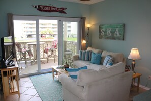 Apartment, 2 Schlafzimmer | Wohnbereich | Flachbildfernseher