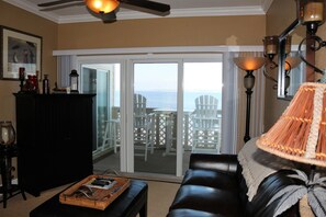 Apartment, 2 Schlafzimmer | Wohnbereich | Flachbildfernseher