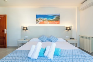 Superior Double or Twin Room, Terrace | Bed sheets - Hotel Martorell (Ses Salines)