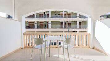 Eenpersoonskamer, terras (Street View) | Terras