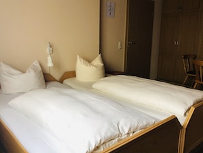 Chambre Double | Chambres insonorisées, lits bébé (gratuits), Wi-Fi gratuit