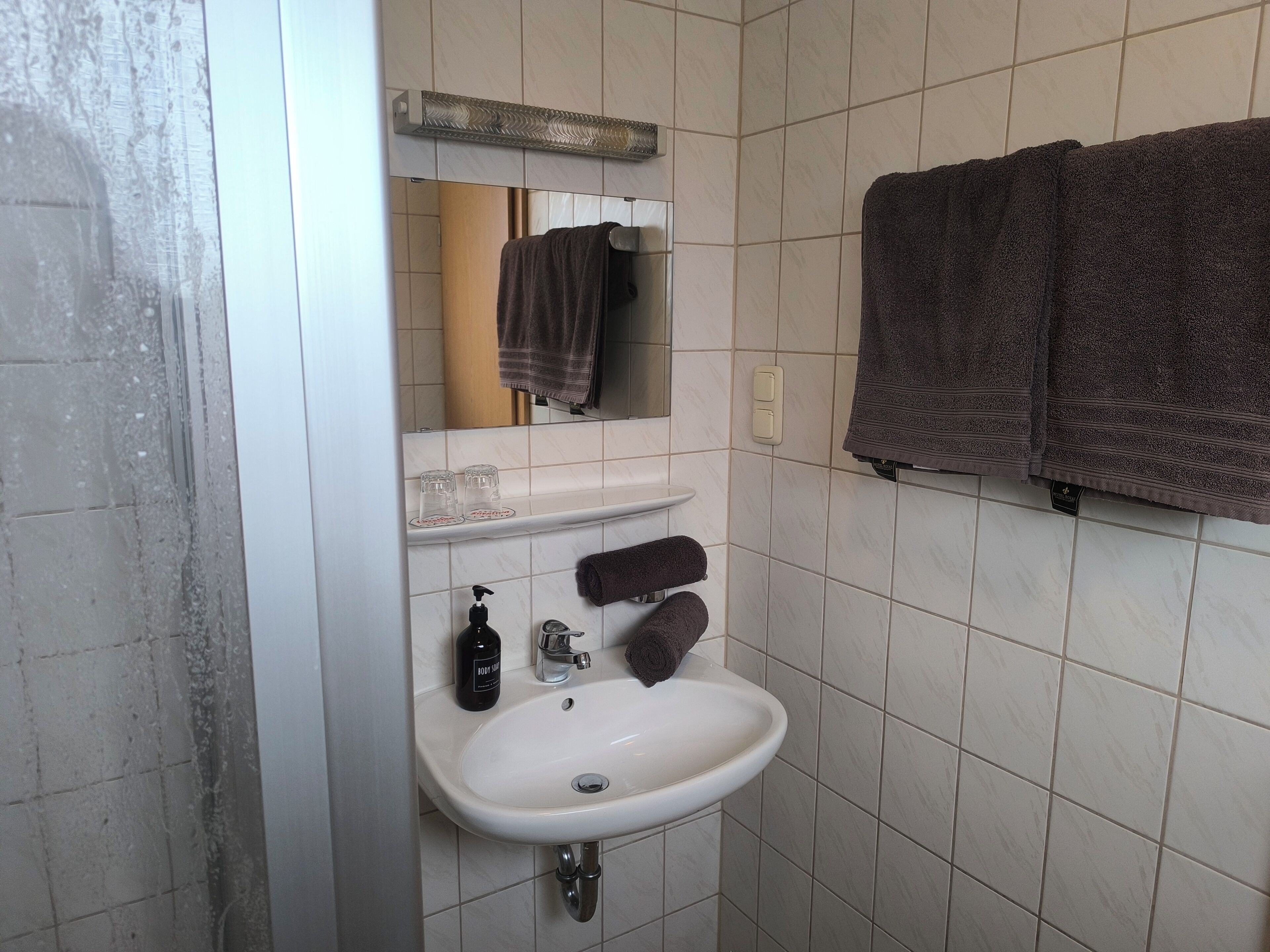 ツインルーム | バスルーム | シャワー