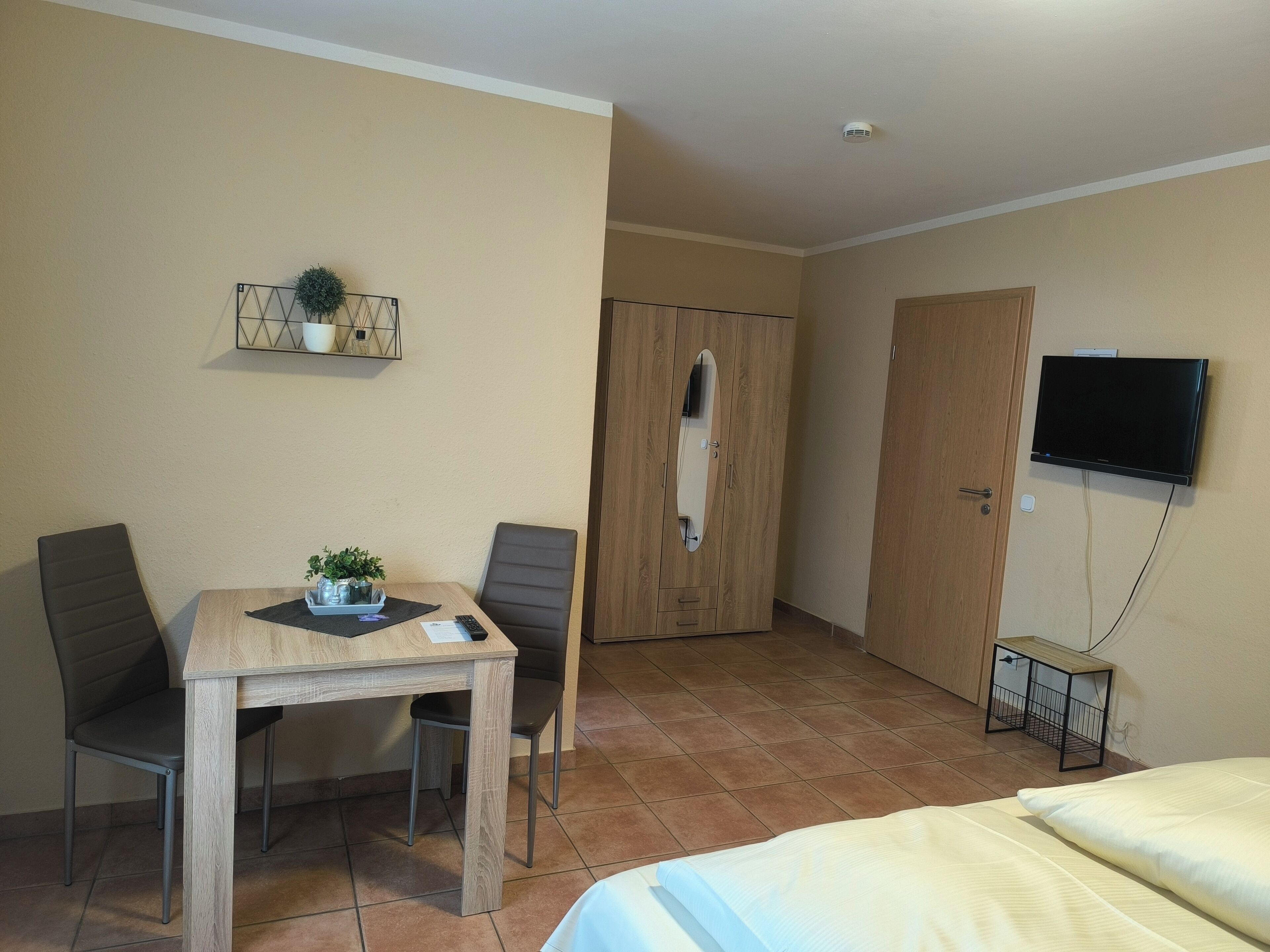 三人房 | 客廳 | 平面電視