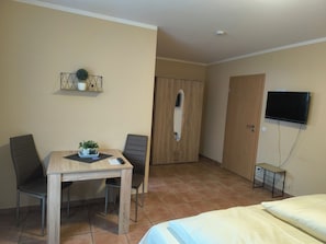 Chambre Triple | Coin séjour