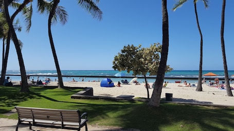 Basic Apartment, 1 King Bed with Sofa bed, Accessible, Mountain View | Beach | Beach nearby