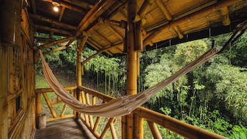 Premium Cabin, Multiple Beds | Living area