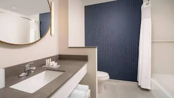 Ducha, artículos de tocador gratuitos, secador de pelo, toallas