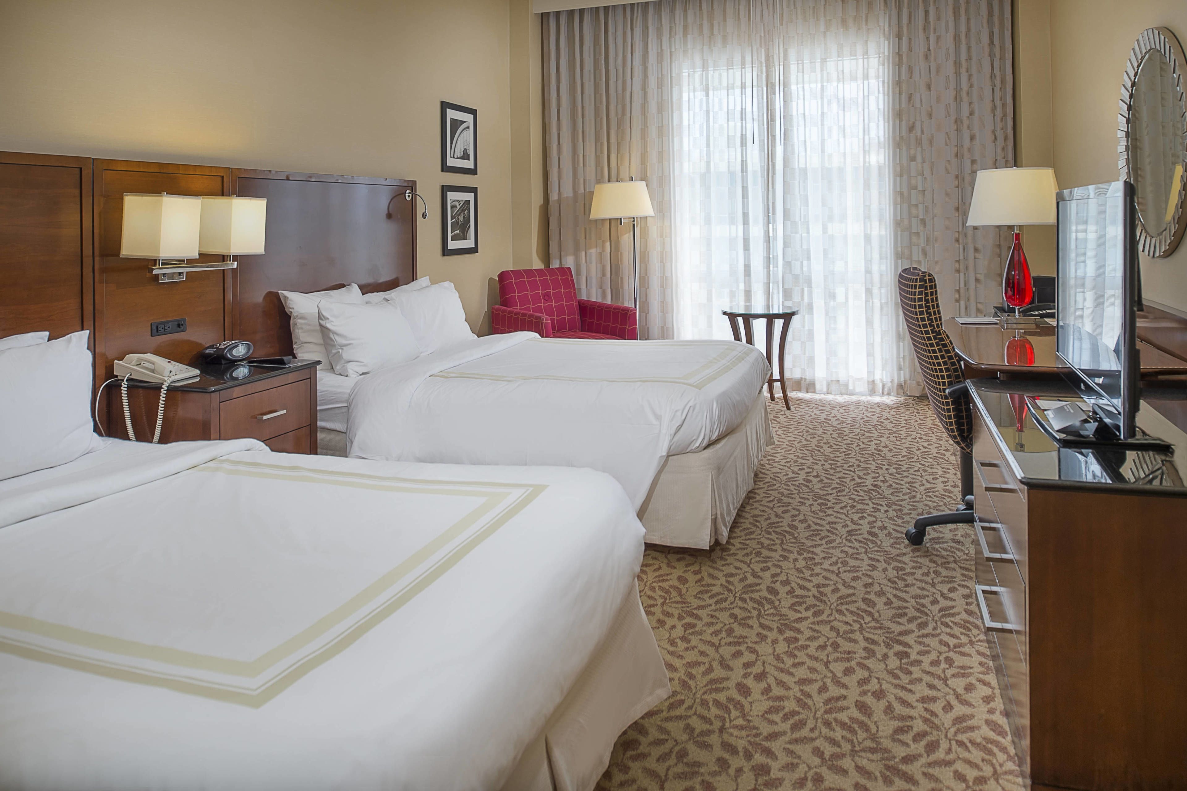 Sängtillbehör av högsta kvalitet och värdeförvaringsskåp på rummet