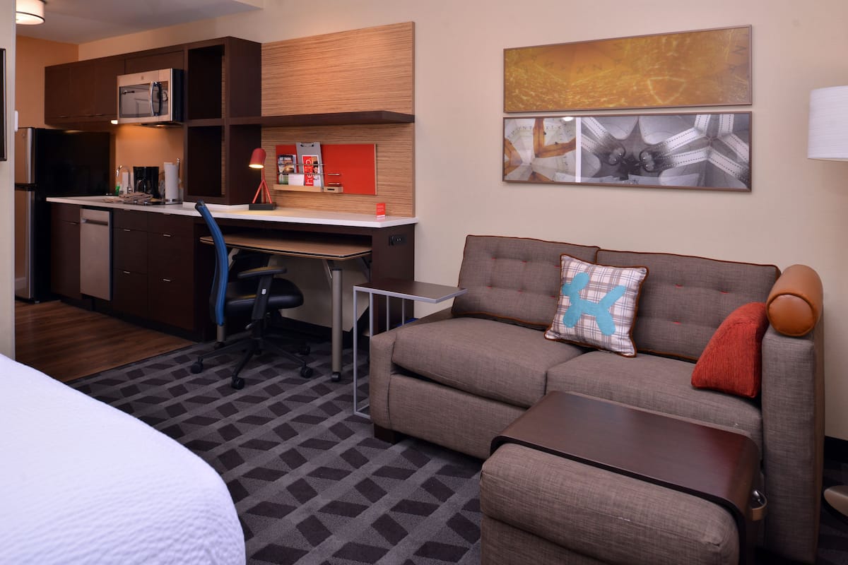 1 bedroom, premium bedding, in-room safe, desk