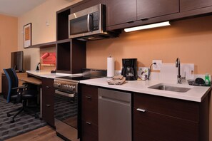 Premium bedding, in-room safe, desk, laptop workspace - TownePlace Suites by Marriott St. Louis Chesterfield (Chesterfield)