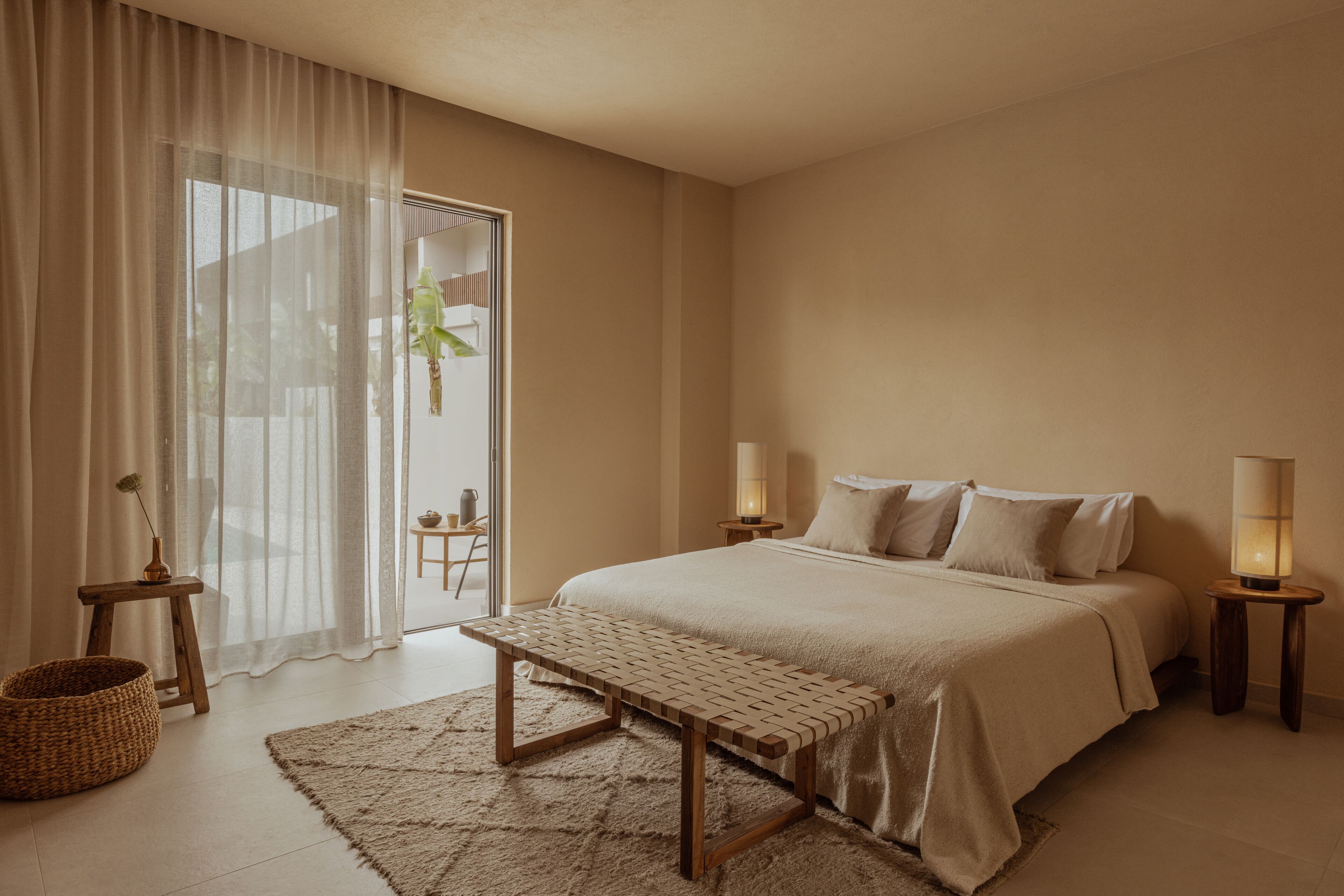 deluxe studio suite | 1 bedroom, minibar, free wifi, bed sheets