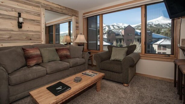 Flat-screen TV - 04414_ss (Breckenridge)