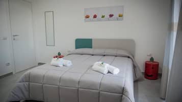 Standard Triple Room | 1 bilik tidur, bar mini, peti besi dalam bilik, meja