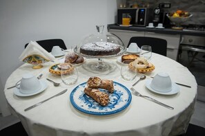 Tägliches einheimisches Frühstück gegen Gebühr