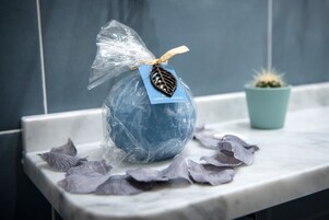 Ducha, artículos de tocador gratuitos, secador de pelo, batas