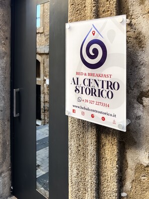 Minibar, caixa forta a l'habitació, escriptori i cortines opaques