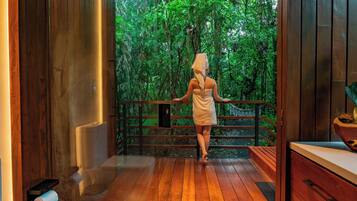 Villa Kobano | Bathroom | Shower, hydromassage showerhead, free toiletries, slippers
