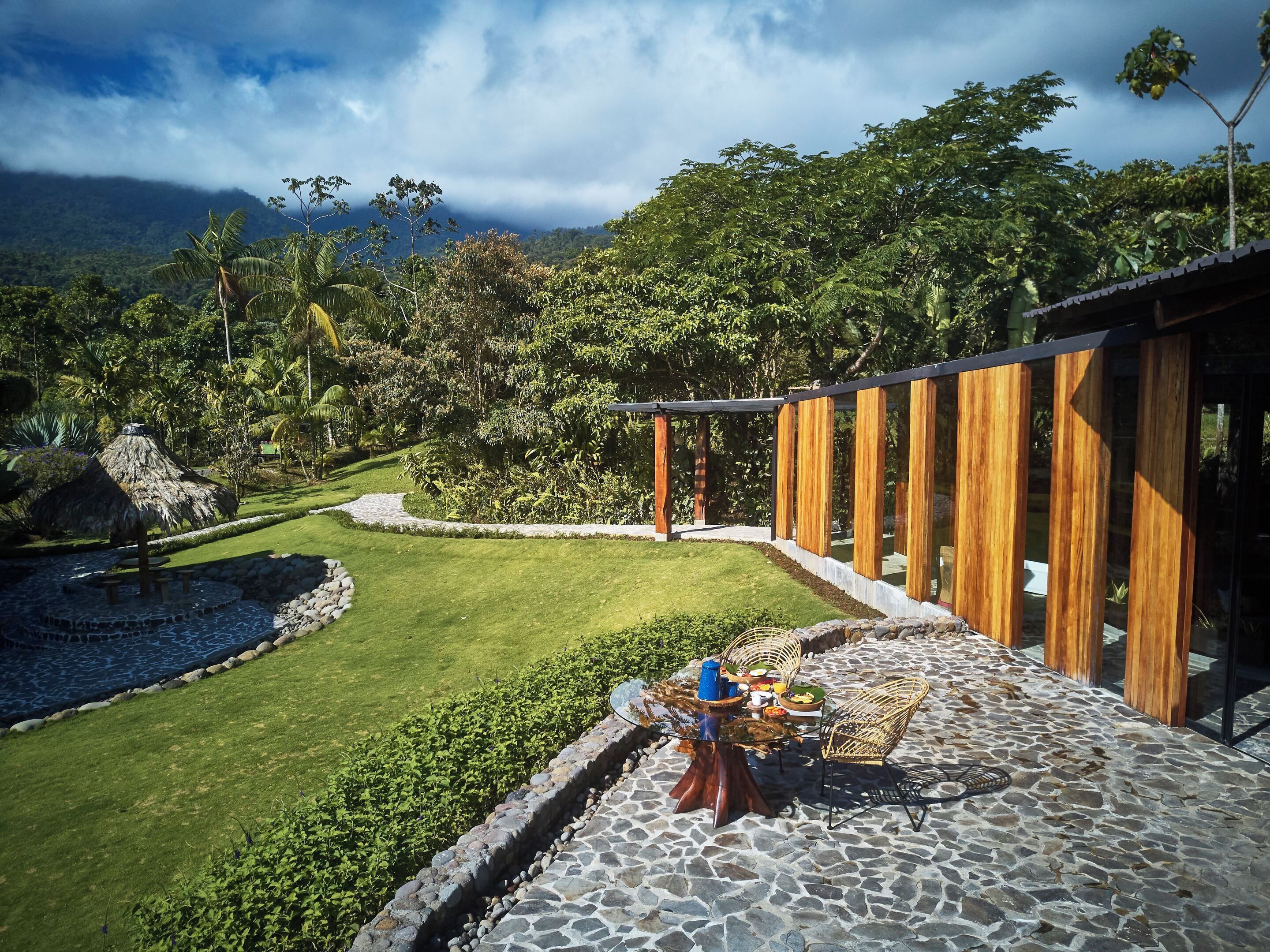 المنشأة من الخارج