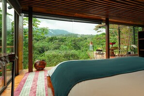 Premium bedding, in-room safe, desk, laptop workspace - Ecolirios Boutique Hotel & Villas (Guácimo)