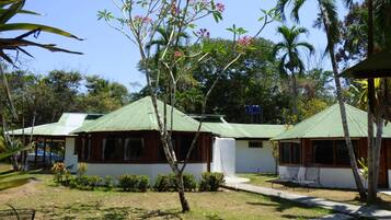 Khuôn viên nơi lưu trú