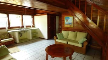 Cottage phong cách cổ điển, nhiều giường, không hút thuốc, quang cảnh biển | Phòng khách