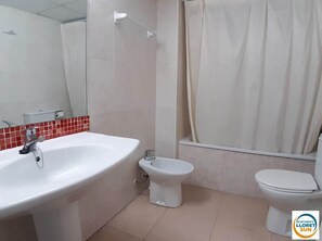 Bathroom - Xaine SUN Apartamentos (Lloret de Mar)