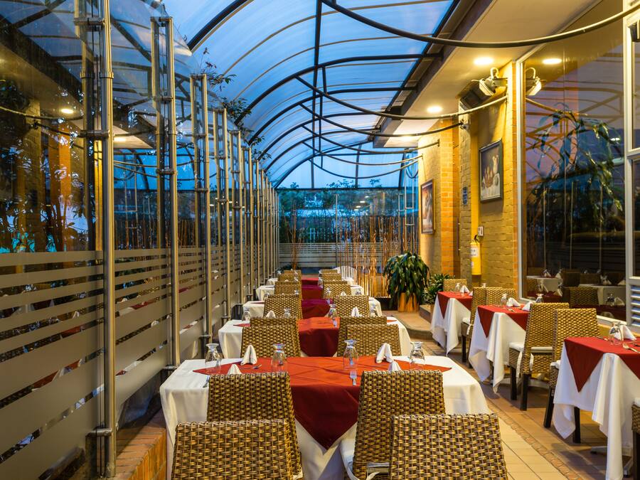 Café da manhã com buffet grátis todos os dias