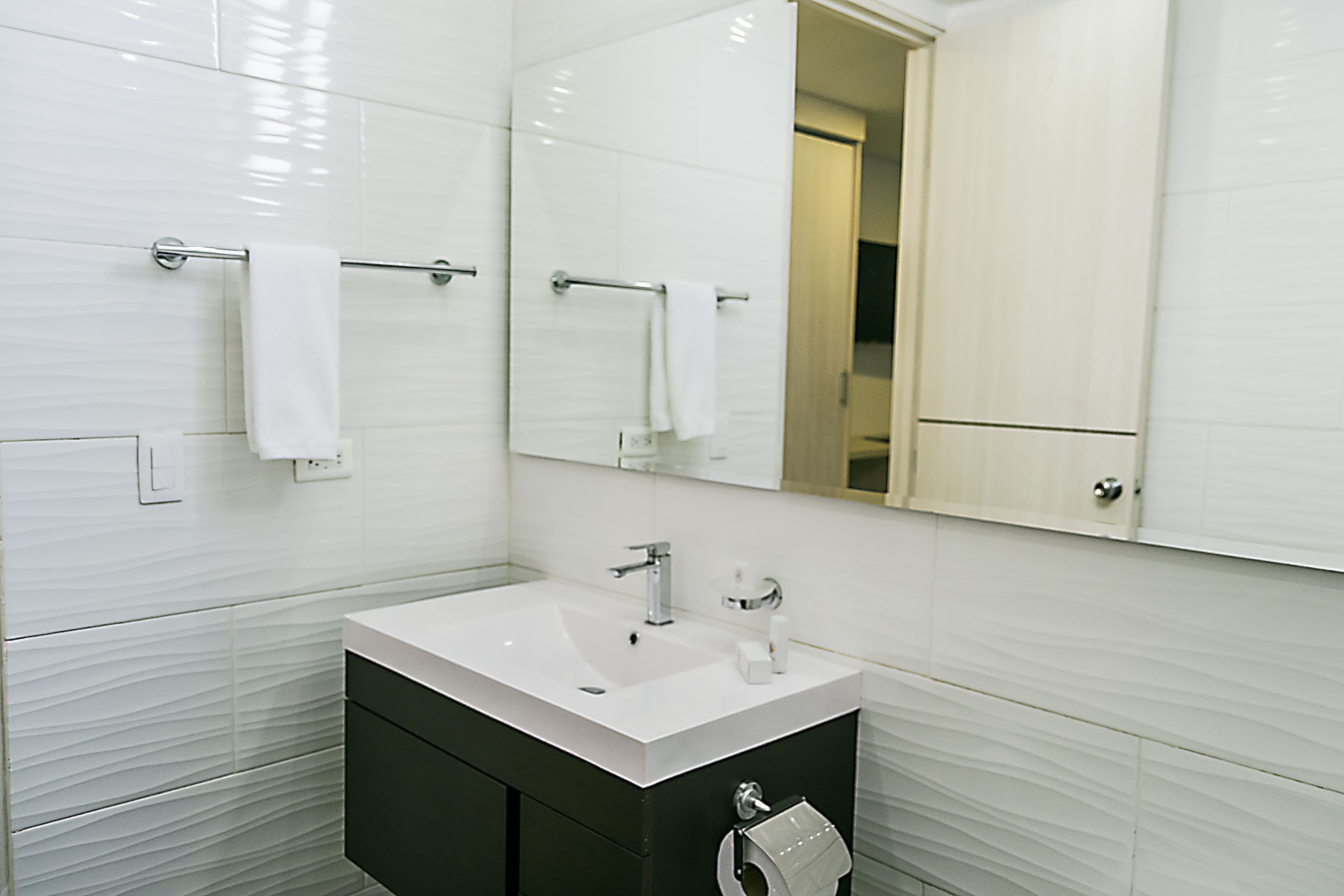 shower, rainfall showerhead, free toiletries, hair dryer