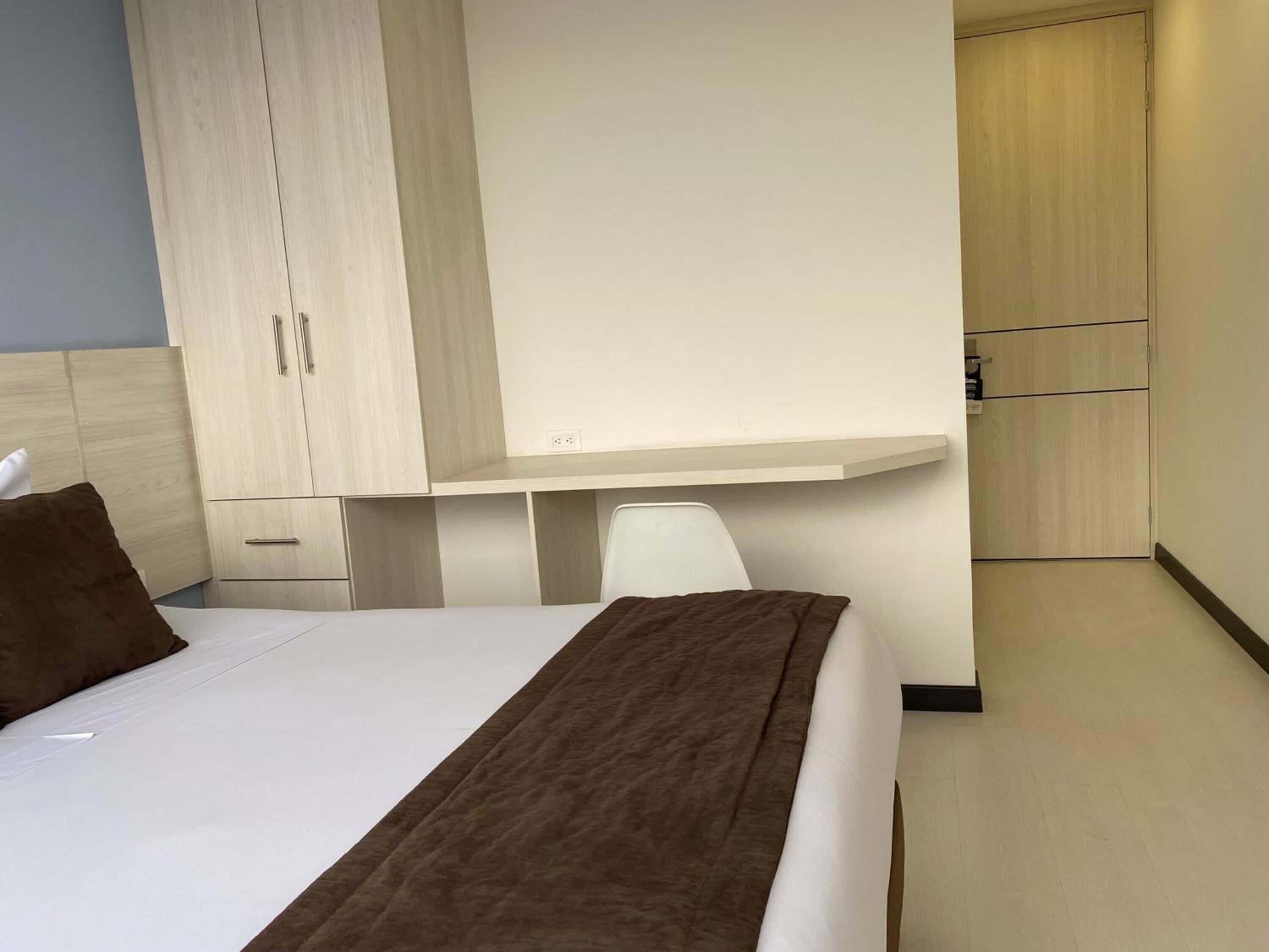 standard double room | 1 bedroom, in-room safe, desk, soundproofing