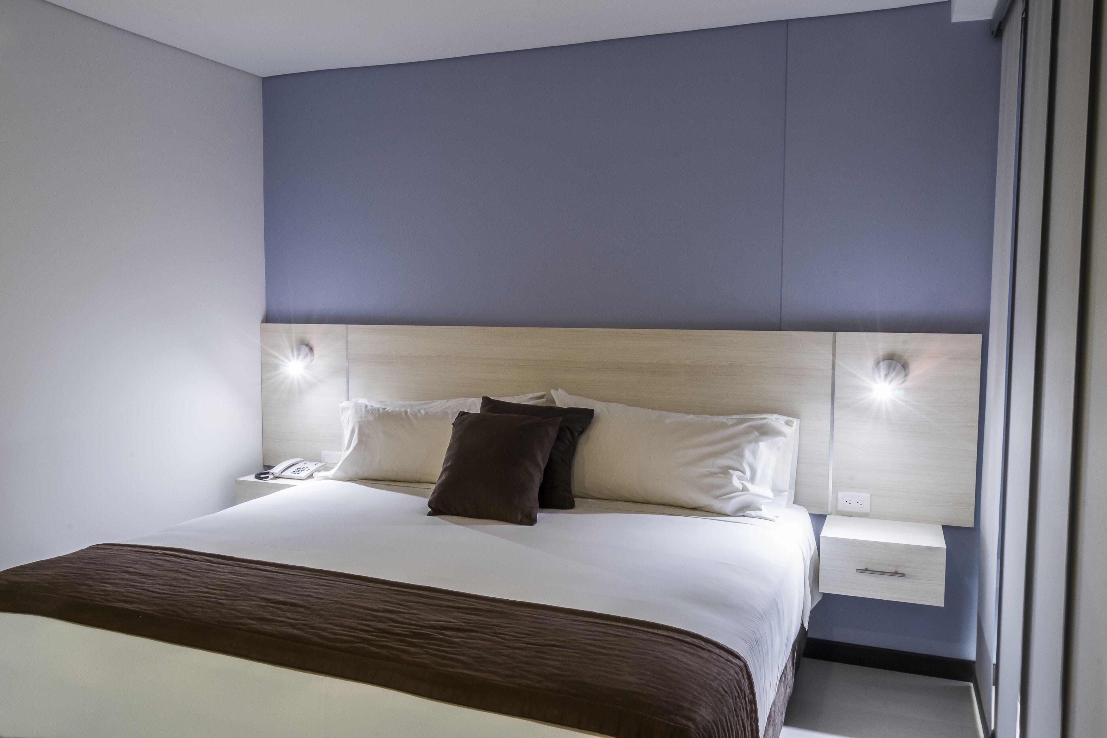 junior room | 1 bedroom, in-room safe, desk, soundproofing