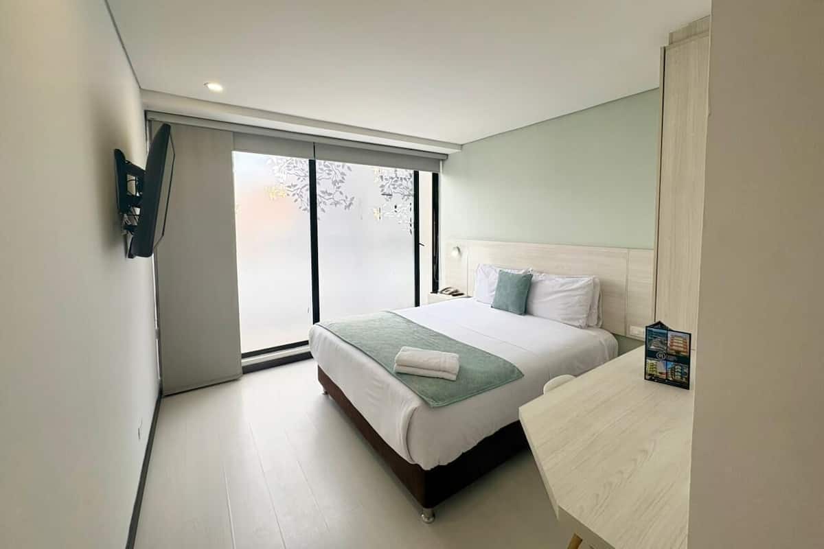 In-room safe, desk, soundproofing, free WiFi