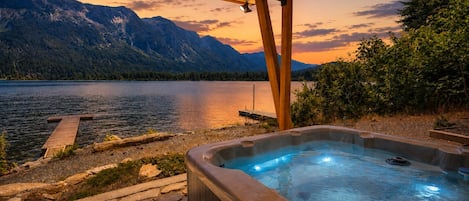 Outdoor spa tub