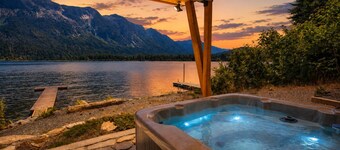 On Lake Wenatchee | Views | Hot Tub | Dogs | Dock