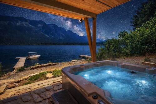 On Lake Wenatchee | Views | Hot Tub | Dogs | Dock