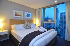 2 habitaciones, tabla de planchar con plancha, internet y ropa de cama 