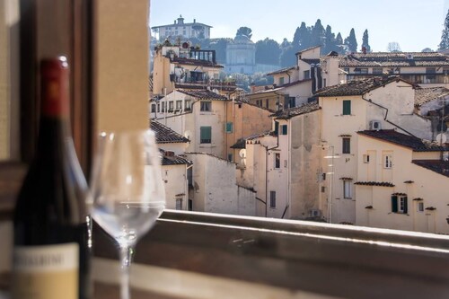 Viehättävä, romanttinen huoneisto, Ponte Vecchio (50mt), AC, WIFI, LIFT, täysin varustettu