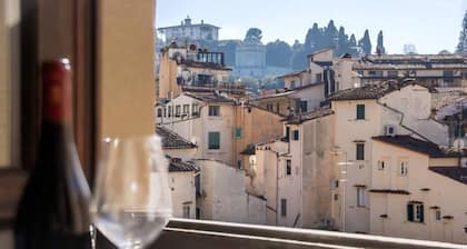 Viehättävä, romanttinen huoneisto, Ponte Vecchio (50mt), AC, WIFI, LIFT, täysin varustettu