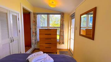 3 bedrooms, bed sheets