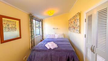 3 bedrooms, bed sheets