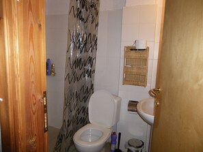 Handtücher, Seife, Shampoo, Toilettenpapier