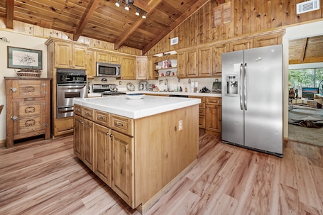 Fridge, microwave, oven, stovetop. Catalina Retreat - Quiet Neighborhood, Hot Tub, Pool Table, Foosball