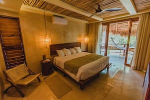 Deluxe Room, Lagoon View | Peti besi dalam bilik, seterika/papan seterika