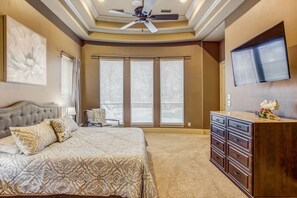 6 bedrooms, desk, iron/ironing board, travel crib - Family Resort with Pool, Spa, Theater, Game Room on Golf Course! (Frisco)