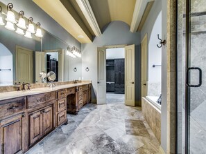 Combined shower/bathtub, hair dryer, towels, soap