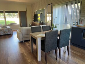 Dining - Fi s Beach House directly opposite beach and park 3 mins to dog beach! (Port Macquarie)
