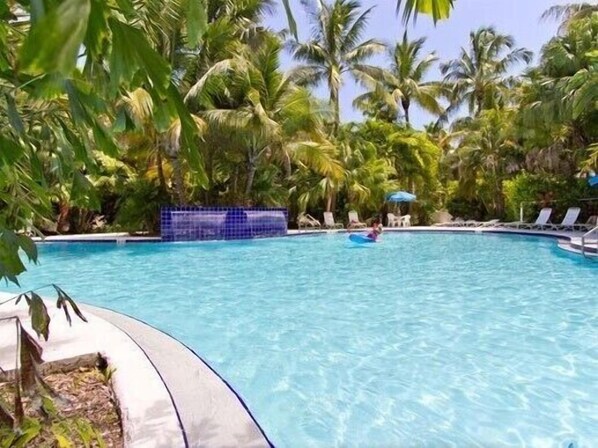 Een verwarmd zwembad