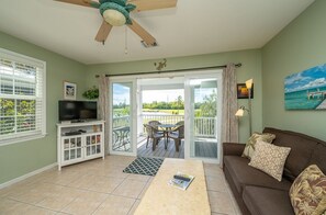 Een flatscreentelevisie